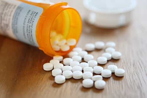 A bottle of pills spill complicating the difference between oxycodone and hydrocodone