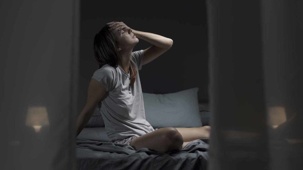 woman-experiencing-night-sweats